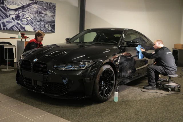 De Ceramic+ ProTech Monte-Carlo Coating geeft uw voertuig een langdurige kleurbescherming, een ongeëvenaarde glans en een langdurig waterafstotend.

Zo hebben wij ook deze BMW M4 Competition op locatie voorzien van de ProTech Ceramic+ Coating! 🤩

#BMW #BMWM4 #BMWM #Cars #Automotive #Detailing #Cleaning #Coating #Ceramiccoating