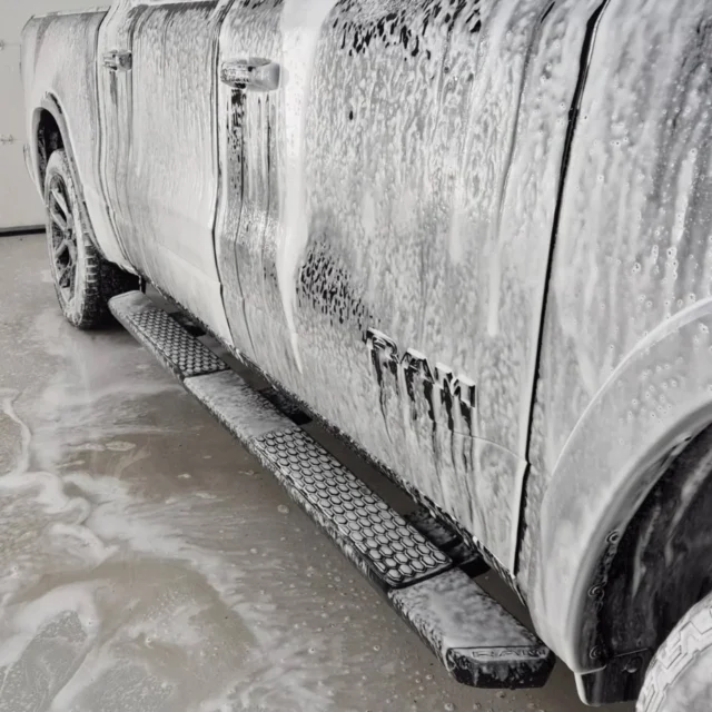 Foam is geen show.
Het is een veilige stap naar een strak resultaat. Vuil laten losweken zonder het lakwerk te beschadigen. 
Zo begint echte autoverzorging

#snowfoam #handwash #Cardetailing #autoliefhebber #protechmontecarlowestland #safewash