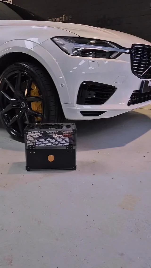 Van een grondige premium wasbeurt tot het polijsten en het aanbrengen van onze Evo glascoating: deze Volvo is tot in detail aangepakt. 
Afgeleverd met een ProCase, zodat het resultaat ook zo blijft. 

#ProfessioneelDetailen #protechmc #Glascoating #westland #Cardetailing